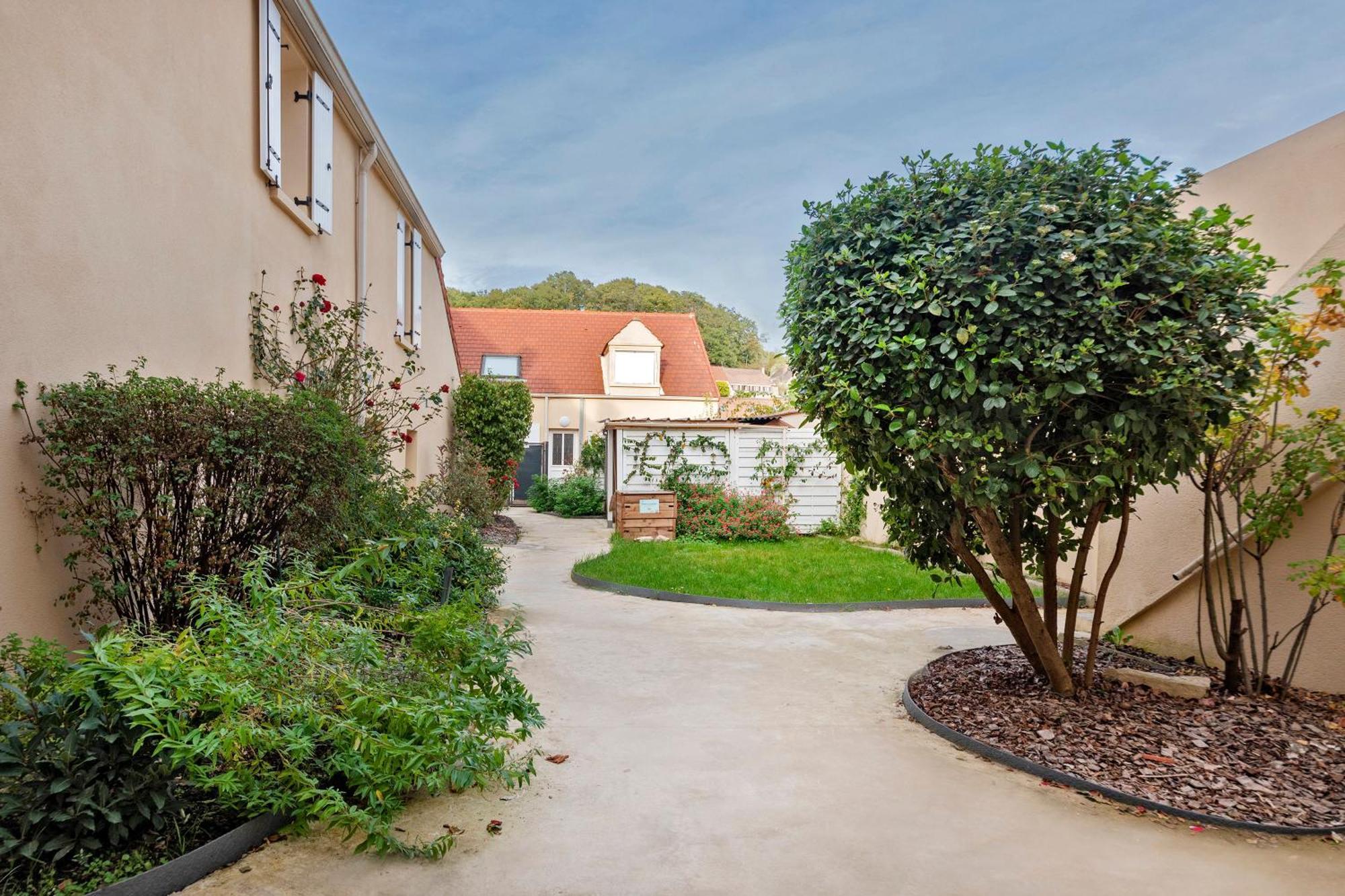 Les Logis De Marcoussis Apartment Exterior photo